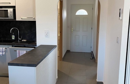 Ghisonaccia Apartment | Quiet apartment 5 minutes from amenities