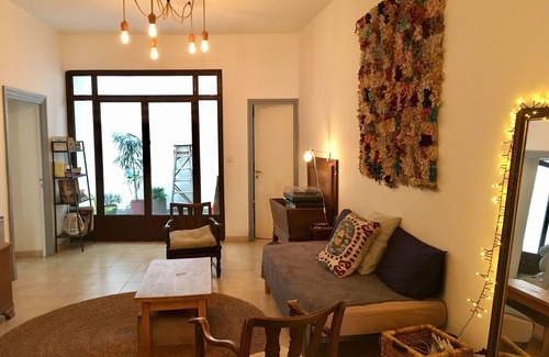 Saint-Jean Apartment | Quiet apartment in the city center of Saint Jean Cathedral