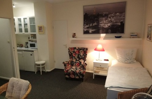 Halensee Apartment | Quiet apartment on Ku'damm with parking space