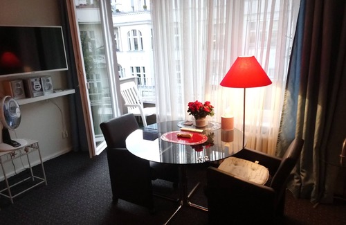 Halensee Apartment | Quiet apartment on Ku'damm with parking space