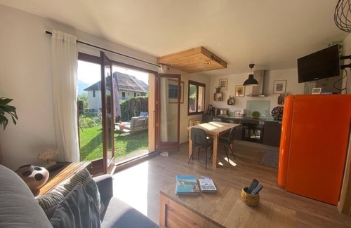 Sevrier Apartment | Quiet apartment with mountain views