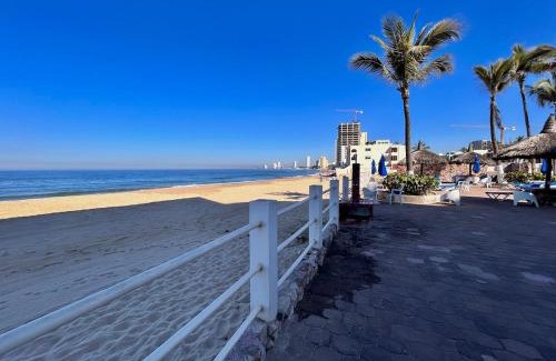 Marina Mazatlan Apartment | Quiet apartment with pool right on the beach