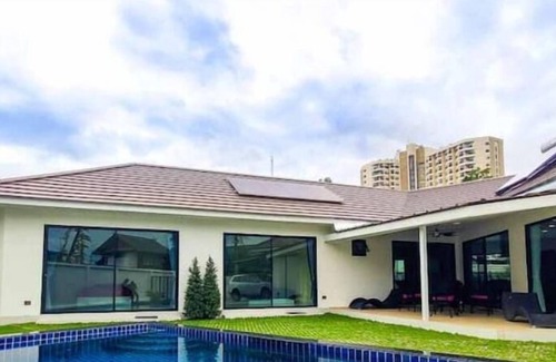 Wat Ket House | Quiet Bungalow in the City!