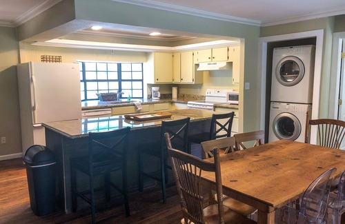 Bastrop House | Quiet Cabin on the River Near Downtown Bastrop