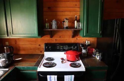 Sylva Cabin | Quiet Cabin: Perfect basecamp for exploring WNC!nn