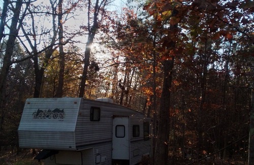 Wake Forest House | Quiet camper Wooded space Small creek Extra cruelty free & vegan avail Enjoy!