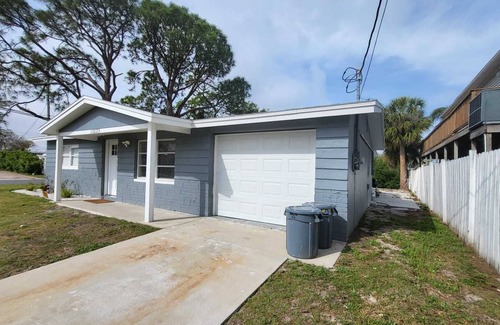 Pleasure Isles House | Quiet canal home