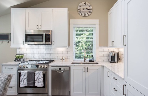 Norkirk Cottage | Quiet Carriage House Charmer NEW KING BED