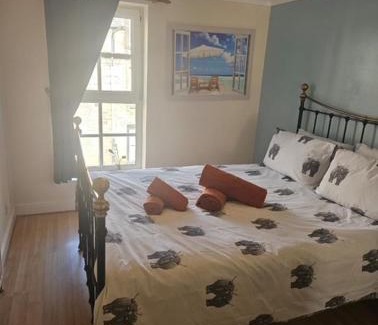 Newington Apartment | Quiet Classic in Central Edinburgh