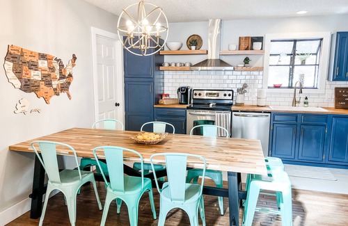 Linn Creek House | quiet & clean lakefront, private dock & HOT TUB