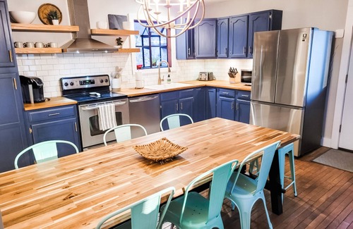 Linn Creek House | quiet & clean lakefront, private dock & HOT TUB