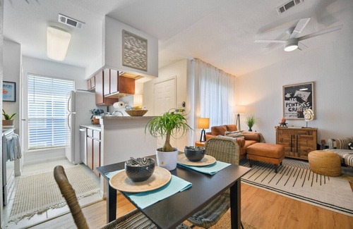 Galveston Condo | Quiet Condo | Pool | Newly Remodeled | Beach Gear