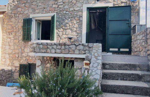 Novi Vinodolski Cottage | Quiet cottage in old village near the sea