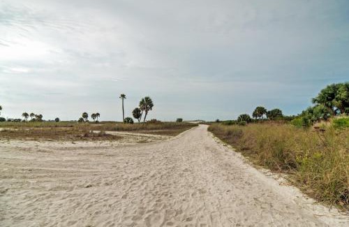 Treasure Island House | Quiet Cottage Less Than half Mi to Gulf Coast and Boardwalk!
