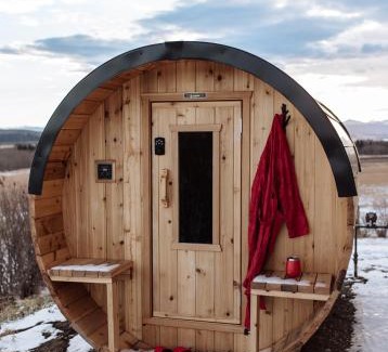 Calgary House | Quiet Country Cabin