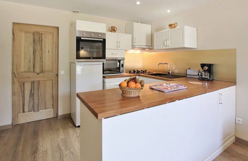 Mormoiron Villa | Quiet country cottage with private pool