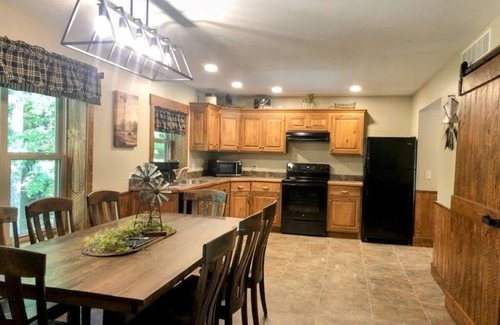 Dundee House | Quiet, country home with luxury amenities.