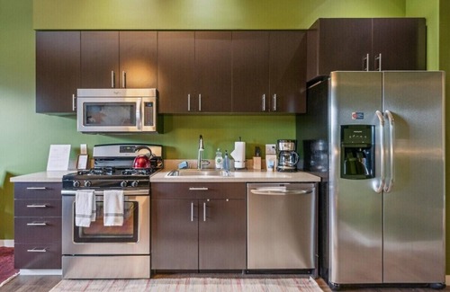 Belmont Hotel | Quiet End-Unit Studio w/Full Kitchen + Natural Light
