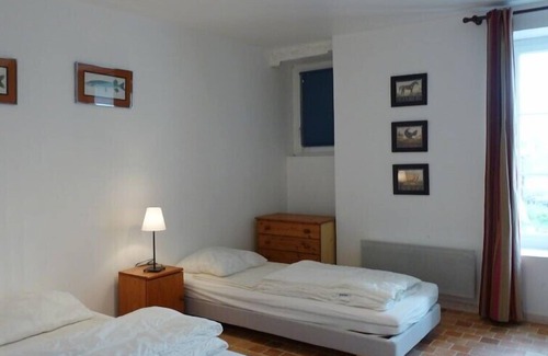 Brem Sur Mer Other | Quiet farmhouse for 10/12 near the sea