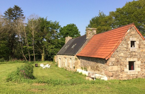 Pleumeur-Bodou Cottage | Quiet gîte in the park of a castle