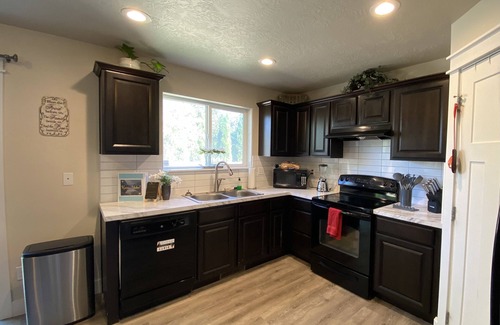 Kuna House | Quiet home w/loft, Hot Tub, Fire Pit