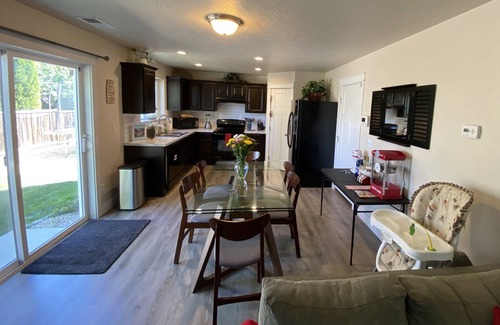 Kuna House | Quiet home w/loft, Hot Tub, Fire Pit