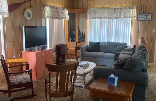 Houghton Lake Heights House | Quiet Houghton Get Away