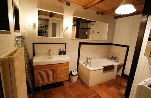 Thorens-Glieres House | Quiet house and garden, between lake and mountains