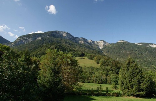 Thorens-Glieres House | Quiet house and garden, between lake and mountains