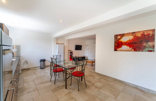Saint-Julien House | Quiet house surrounded by olive trees, ideal for spa treatments and vacations.