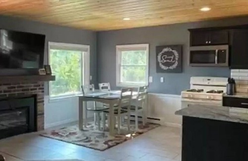 Avon House | Quiet Lake Home on Upper Spunk Lake