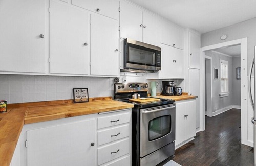 Mission House | Quiet Location|Large Home +Great for Families|5BR