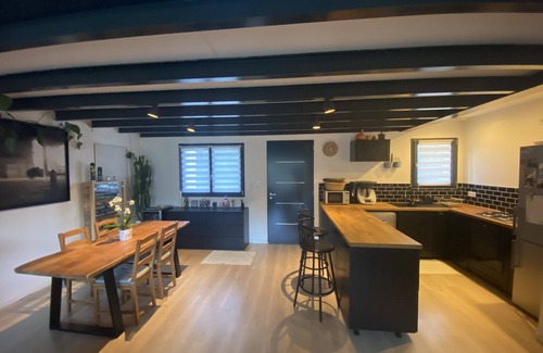 Maubec House | Quiet Maubec house