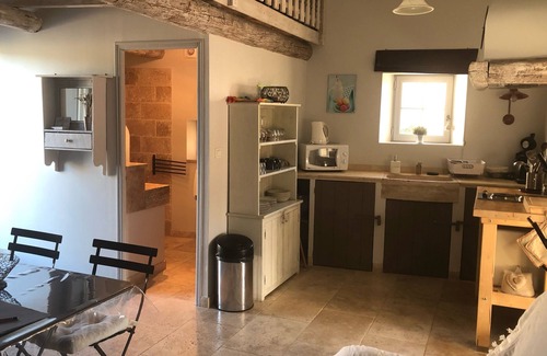 Mane Apartment | Quiet, modern 4-person gîte in Mane, Provence