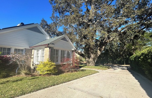 South Pensacola House | Quiet North Hill retreat