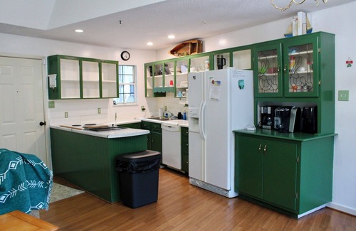 Shorterville House | Quiet on the Water Private Dock, Ice Machine Room For The Whole Family and Pets