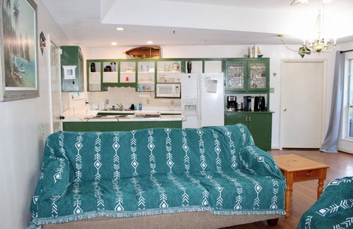 Shorterville House | Quiet on the Water Private Dock, Ice Machine Room For The Whole Family and Pets