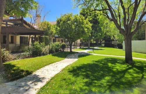 Greenacres House | Quiet Paradise in SW Bakersfield - Extended Stay