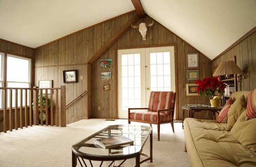 Greensboro House | Quiet peaceful carriage house nestled in an Alabama Treasure Forest.