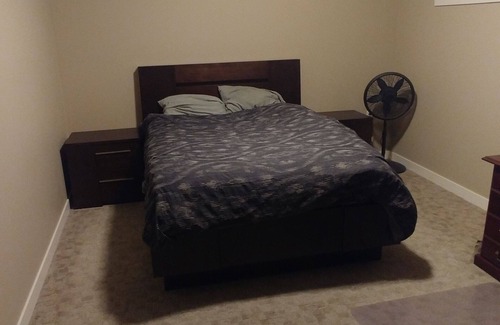 Rosenort House | Quiet place for the working man to rest. Starlink wifi, private rooms.