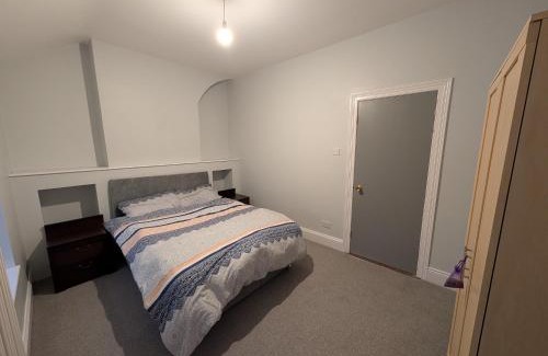 Londonderry House | Quiet Private Room in Prime Location