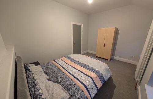 Londonderry House | Quiet Private Room in Prime Location