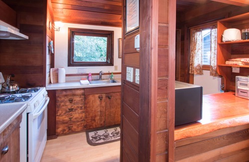 Mendocino House | Quiet Redwood living close to Mendocino Village