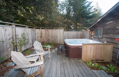 Mendocino House | Quiet Redwood living close to Mendocino Village