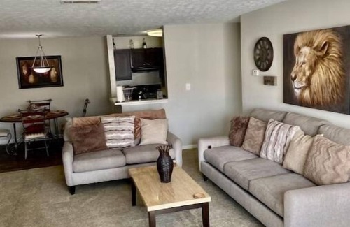 Stockbridge Apartment | Quiet Retreat 1Bd 2 Bath