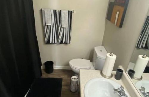 Stockbridge Apartment | Quiet Retreat 1Bd 2 Bath