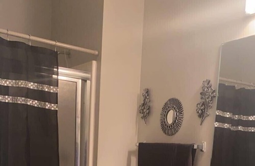 McDonough House | Quiet safe Beautiful 3 bedrooms and 2 bathrooms family home available.