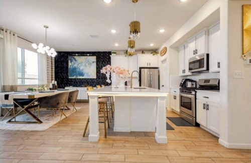 Raisin House | Quiet, spacious, safe, family friendly neighborhood