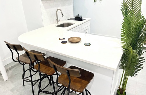 Bedford Park House | Quiet studio, 20 minute direct train ride to midtown Manhattan