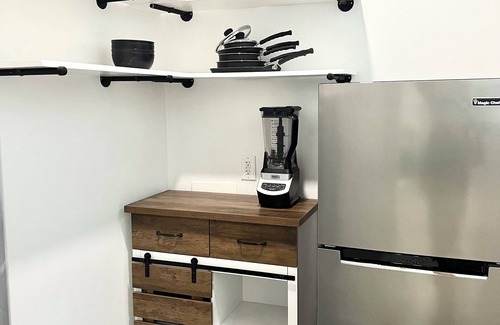 Bedford Park House | Quiet studio, 20 minute direct train ride to midtown Manhattan
